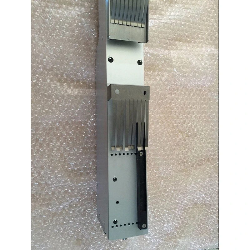 original new and used smt feeder FUJI 2UDLFY000300 UF03600 NXT Vibratory feeder with five rows - 图片 2